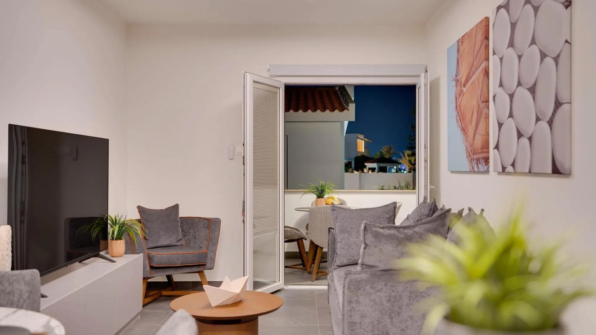 Sea Front Luxury Apartment Larnaka