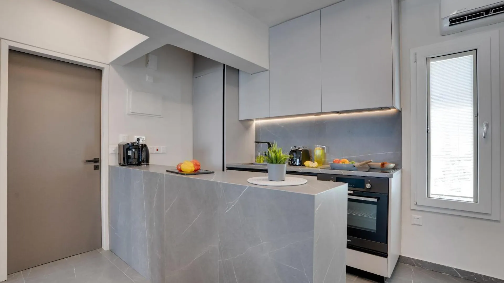 Sea Front Luxury Apartment Larnaka
