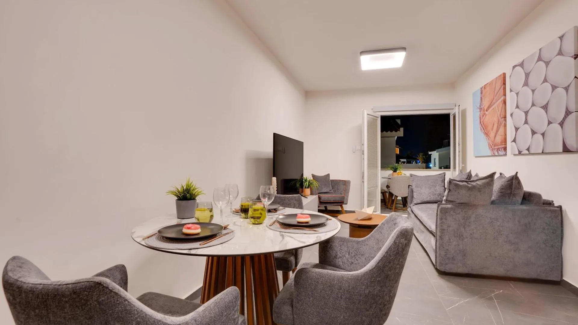 Sea Front Luxury Apartment Larnaka